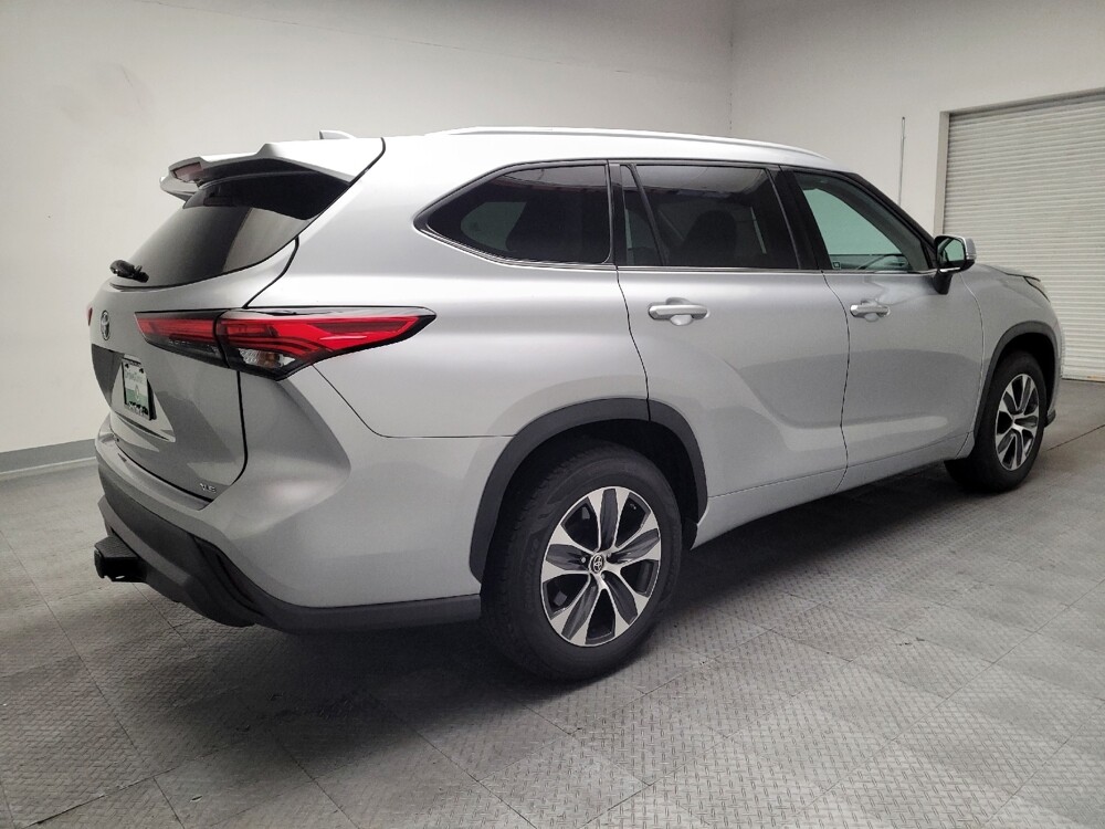 2022 Toyota Highlander in Riverside, CA 92504 - 18146427 10