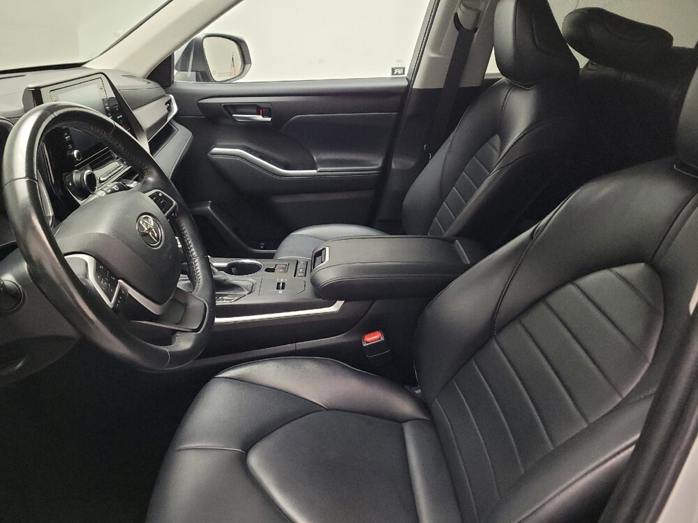 2022 Toyota Highlander in Riverside, CA 92504 - 18146427 17