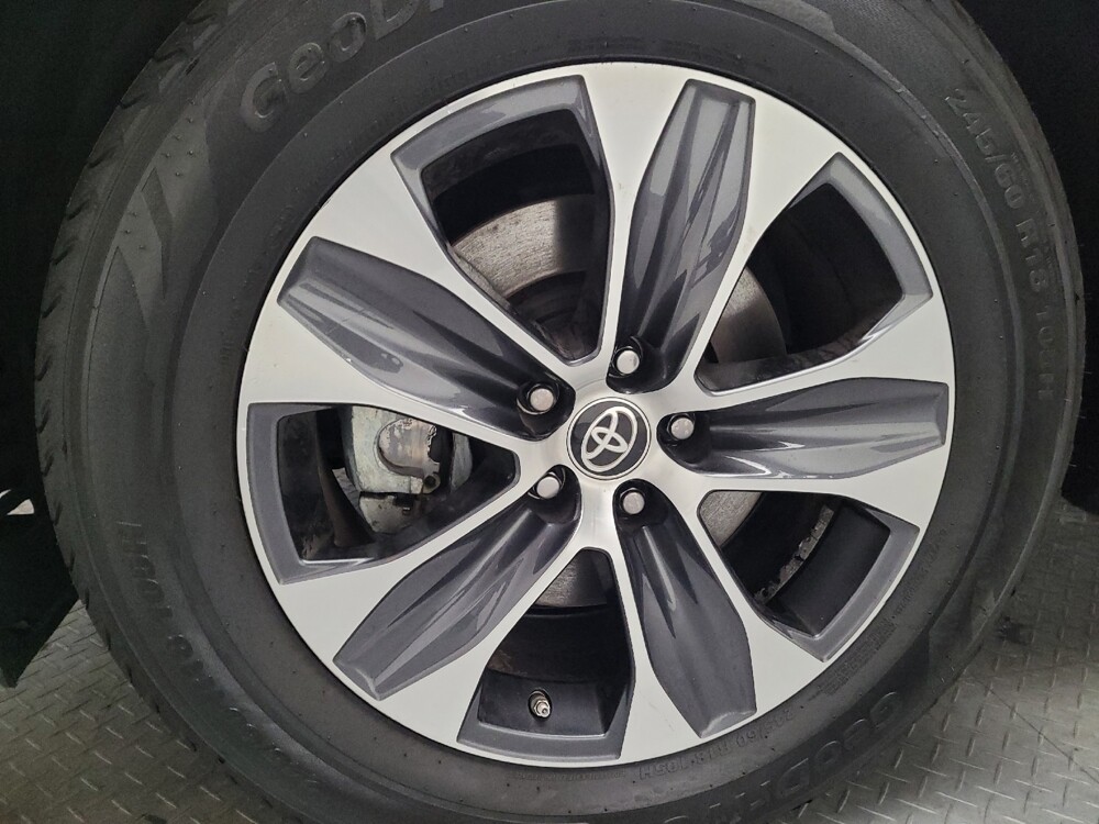 2022 Toyota Highlander in Riverside, CA 92504 - 18146427 31