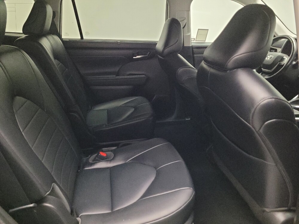 2022 Toyota Highlander in Riverside, CA 92504 - 18146427 19