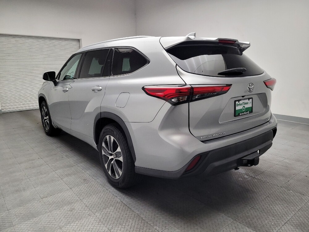 2022 Toyota Highlander in Riverside, CA 92504 - 18146427 5