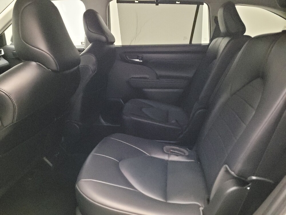 2022 Toyota Highlander in Riverside, CA 92504 - 18146427 18