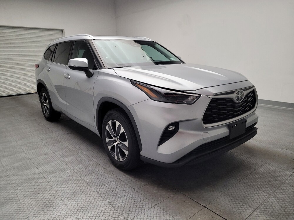 2022 Toyota Highlander in Riverside, CA 92504 - 18146427 13