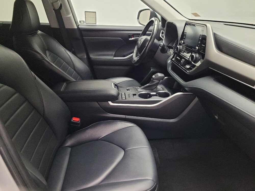 2022 Toyota Highlander in Riverside, CA 92504 - 18146427 21