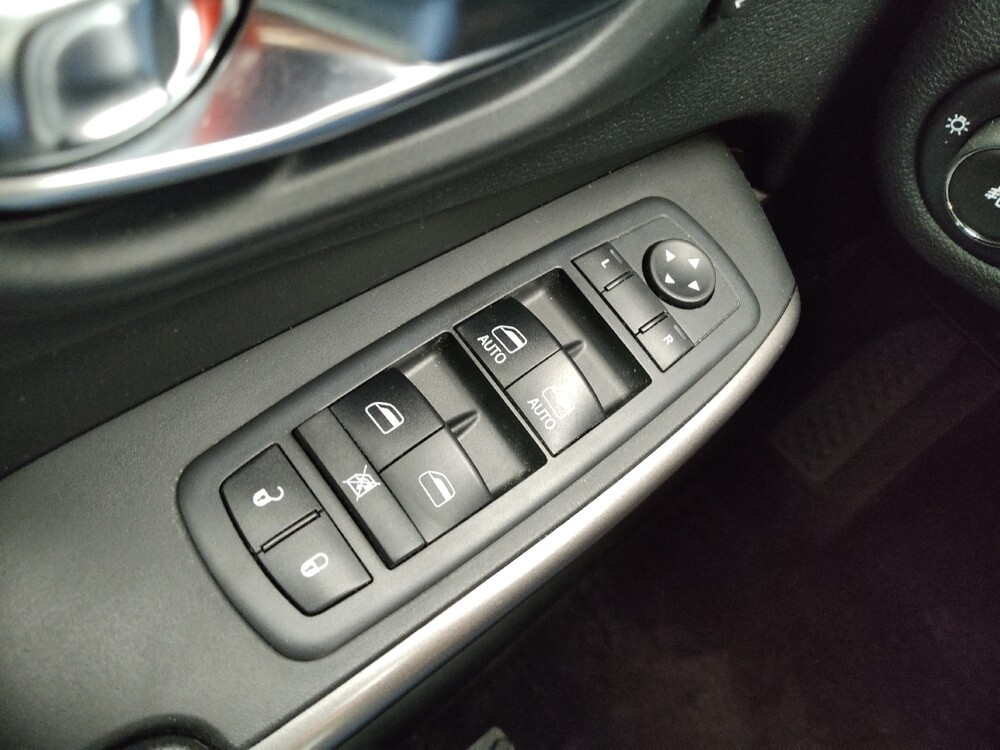 2019 Jeep Cherokee in Taylor, MI 48180 - 18146659 27