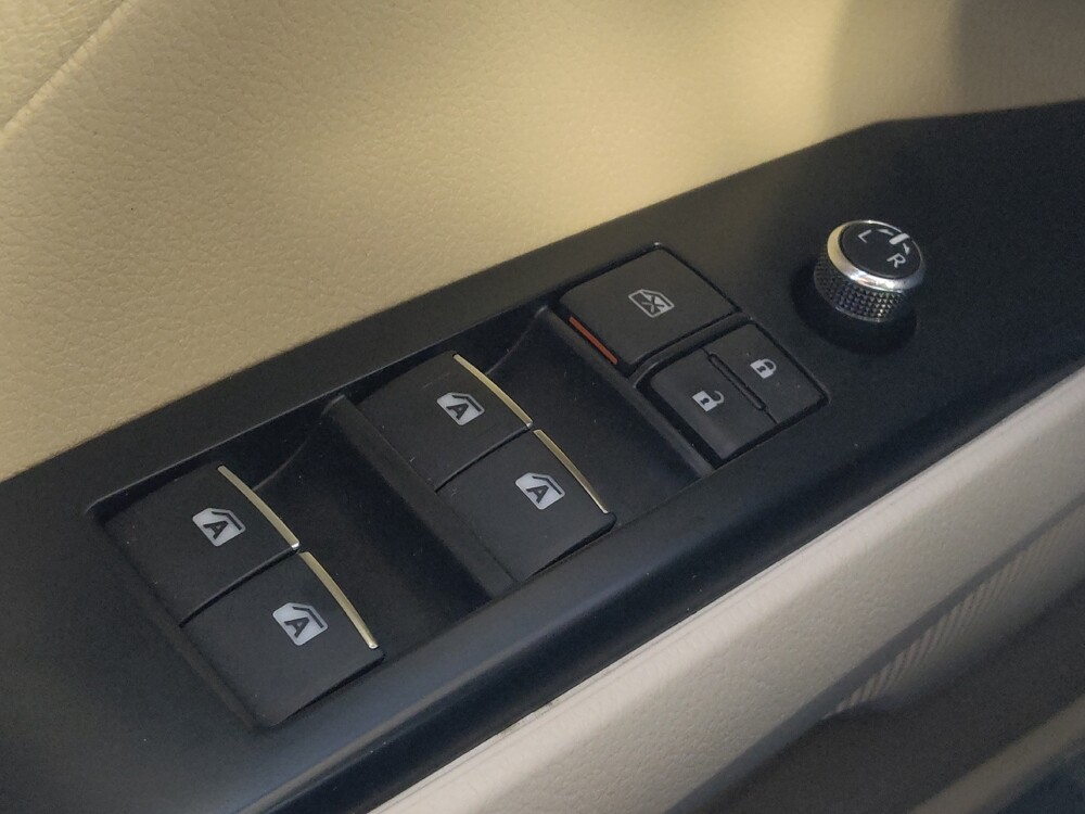 2019 Toyota Camry in Houston, TX 77034 - 18146693 27