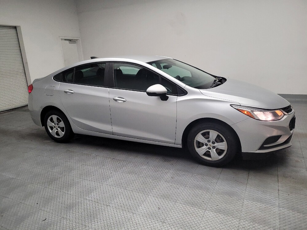 2018 Chevrolet Cruze in Riverside, CA 92504 - 18146803 11