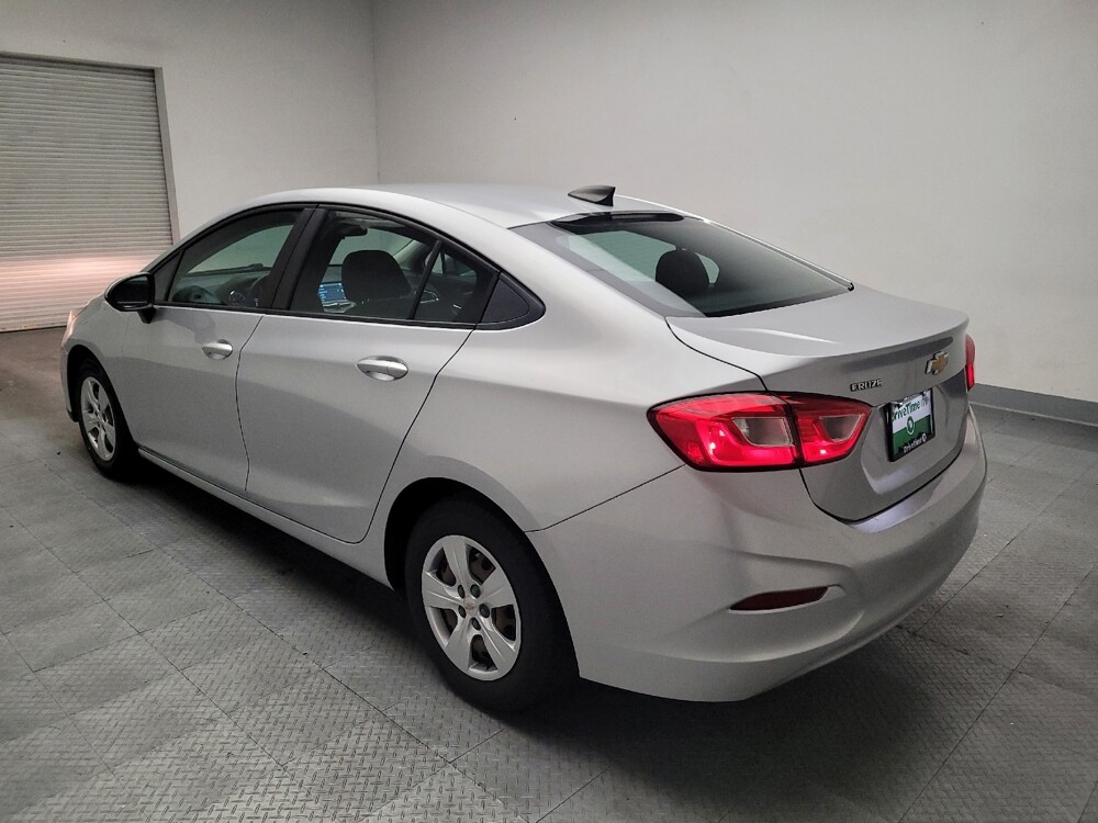 2018 Chevrolet Cruze in Riverside, CA 92504 - 18146803 5
