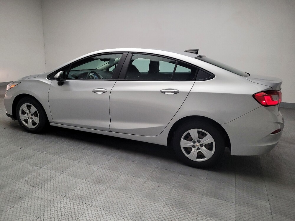2018 Chevrolet Cruze in Riverside, CA 92504 - 18146803 3