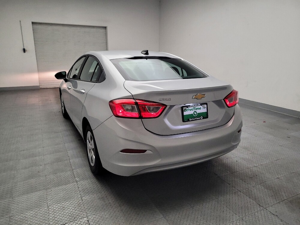 2018 Chevrolet Cruze in Riverside, CA 92504 - 18146803 6