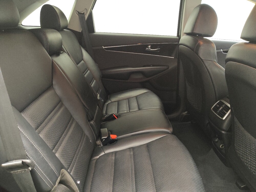 2019 Kia Sorento in Taylor, MI 48180 - 18146837 19