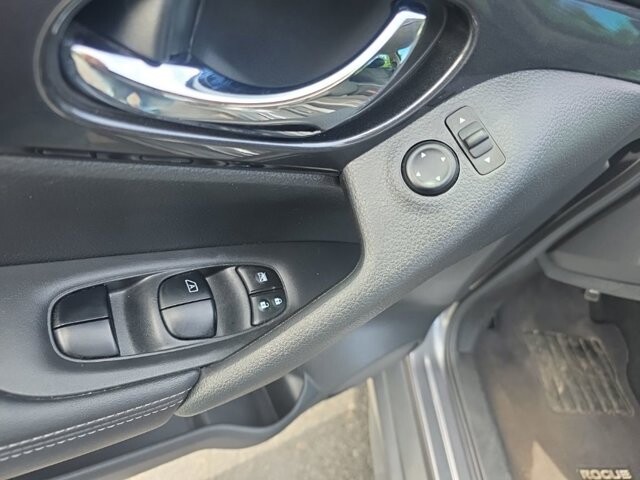 2018 Nissan Rogue in Marysville, OH 43040 - 18147014 12