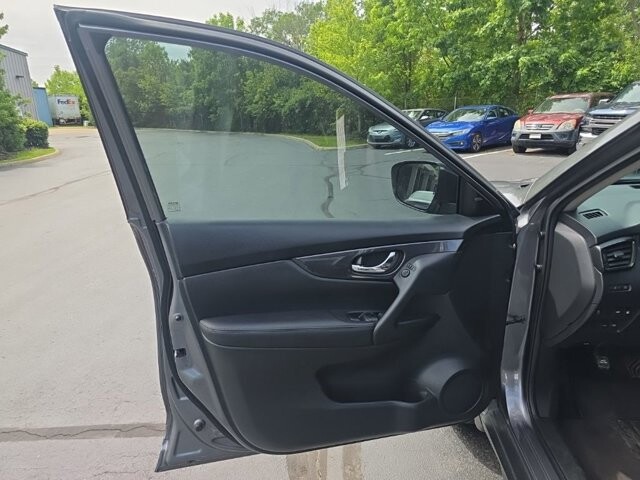 2018 Nissan Rogue in Marysville, OH 43040 - 18147014 11