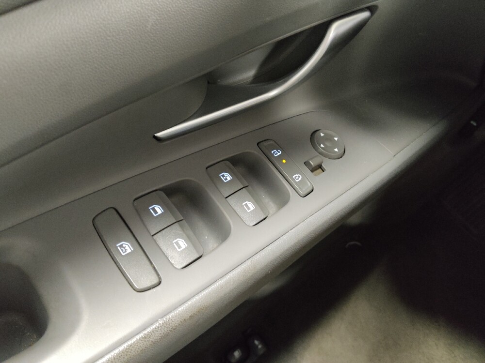 2025 Hyundai Elantra in Conyers, GA 30094 - 18147083 27