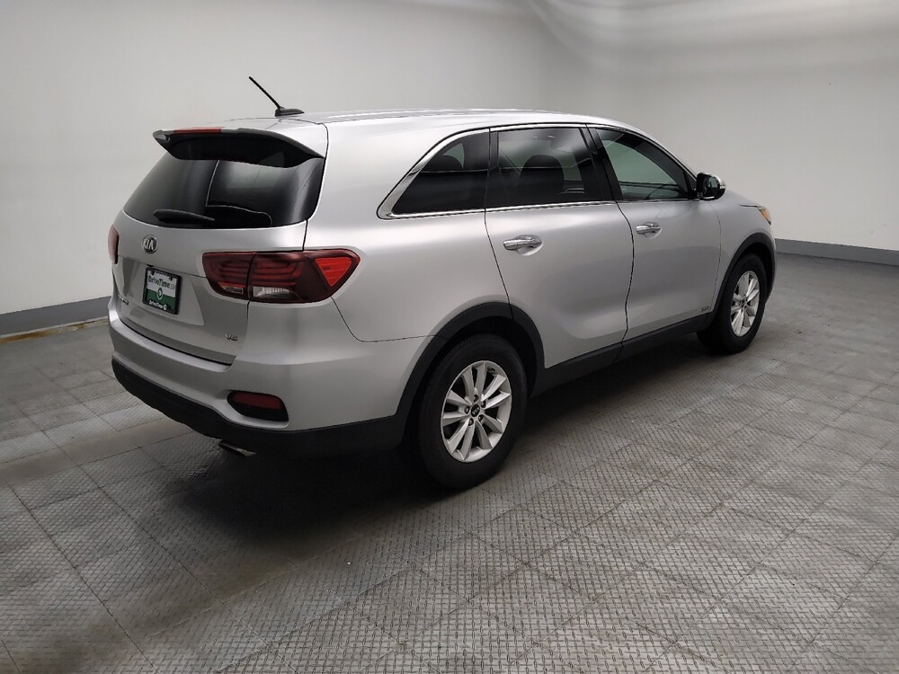 2019 Kia Sorento in Lombard, IL 60148 - 18147267 10