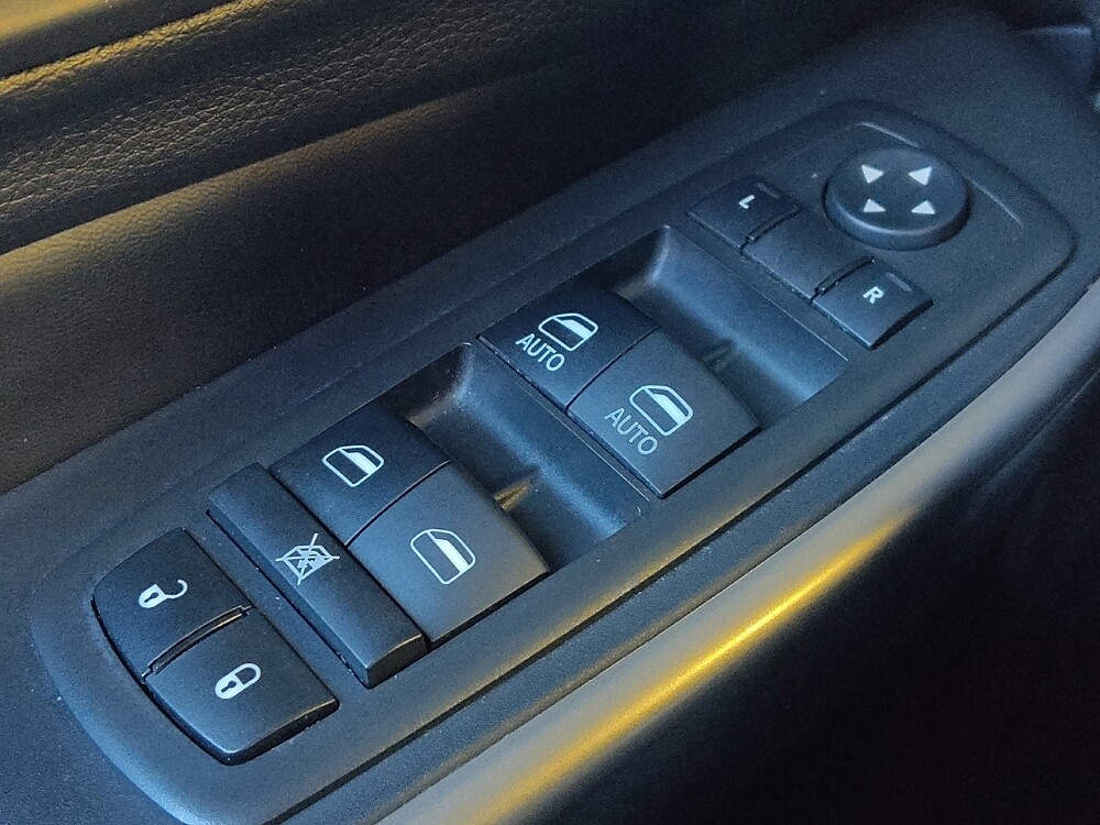 2019 Jeep Cherokee in Houston, TX 77060 - 18147464 27