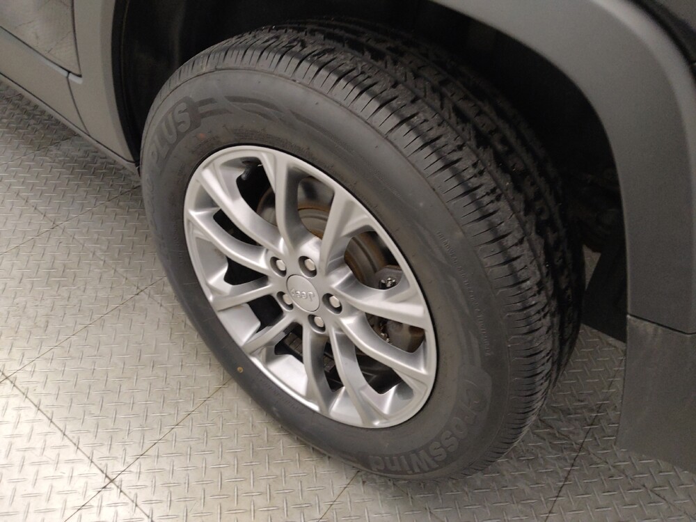 2019 Jeep Cherokee in Houston, TX 77060 - 18147464 31