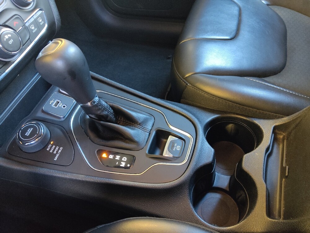 2019 Jeep Cherokee in Houston, TX 77060 - 18147464 26