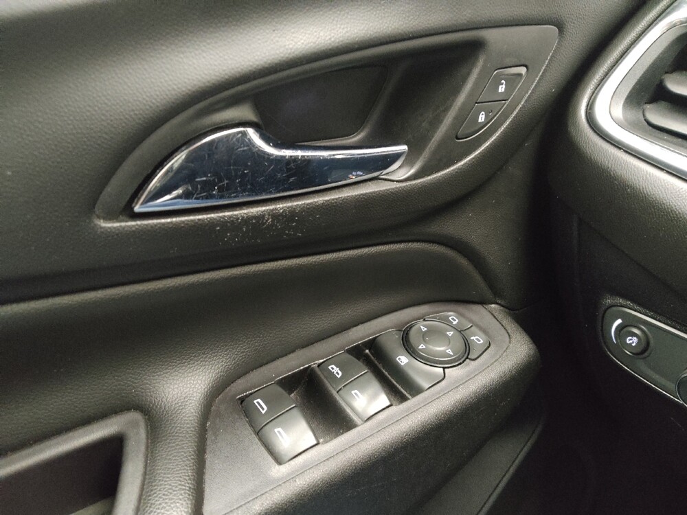 2019 Chevrolet Equinox in Ft Wayne, IN 46805 - 18147528 27