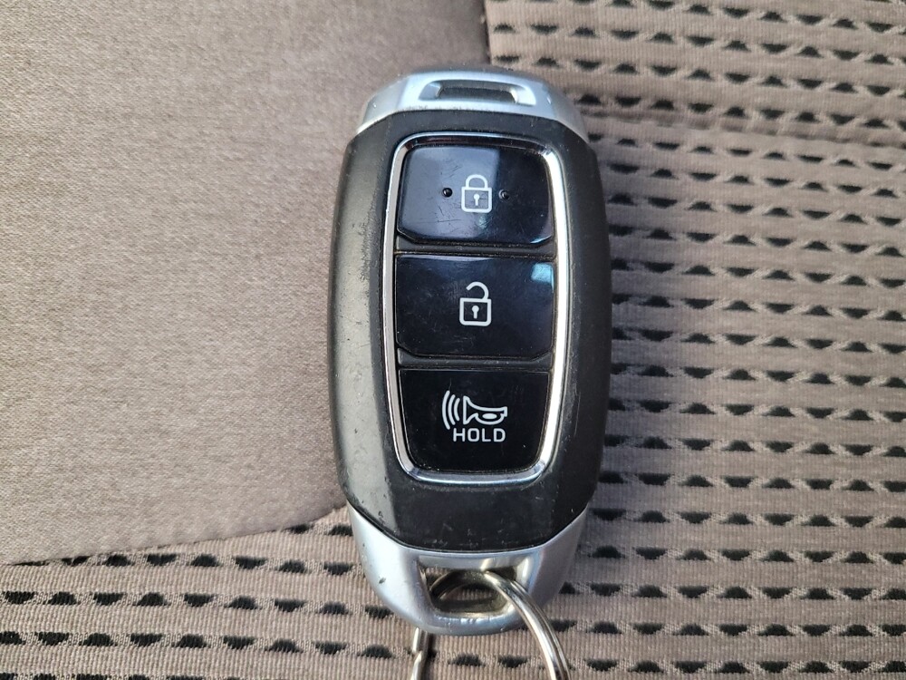 2020 Hyundai Santa Fe in Miamisburg, OH 45342 - 18147656 32