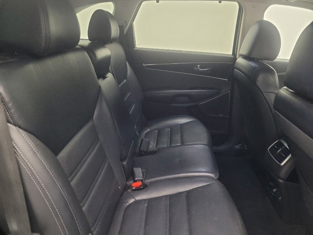 2019 Kia Sorento in Indianapolis, IN 46219 - 18147787 19