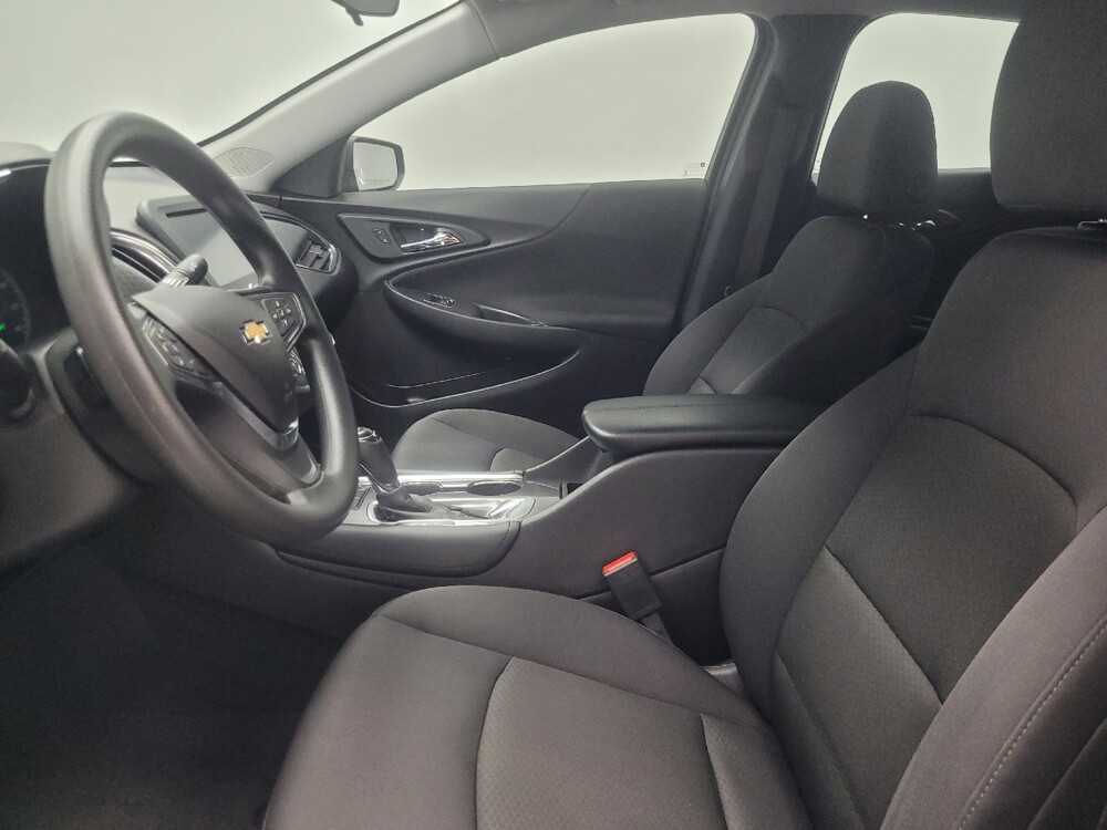 2016 Chevrolet Malibu in Indianapolis, IN 46222 - 18147792 17