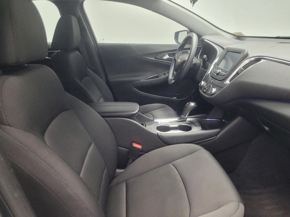 2016 Chevrolet Malibu in Indianapolis, IN 46222 - 18147792 21