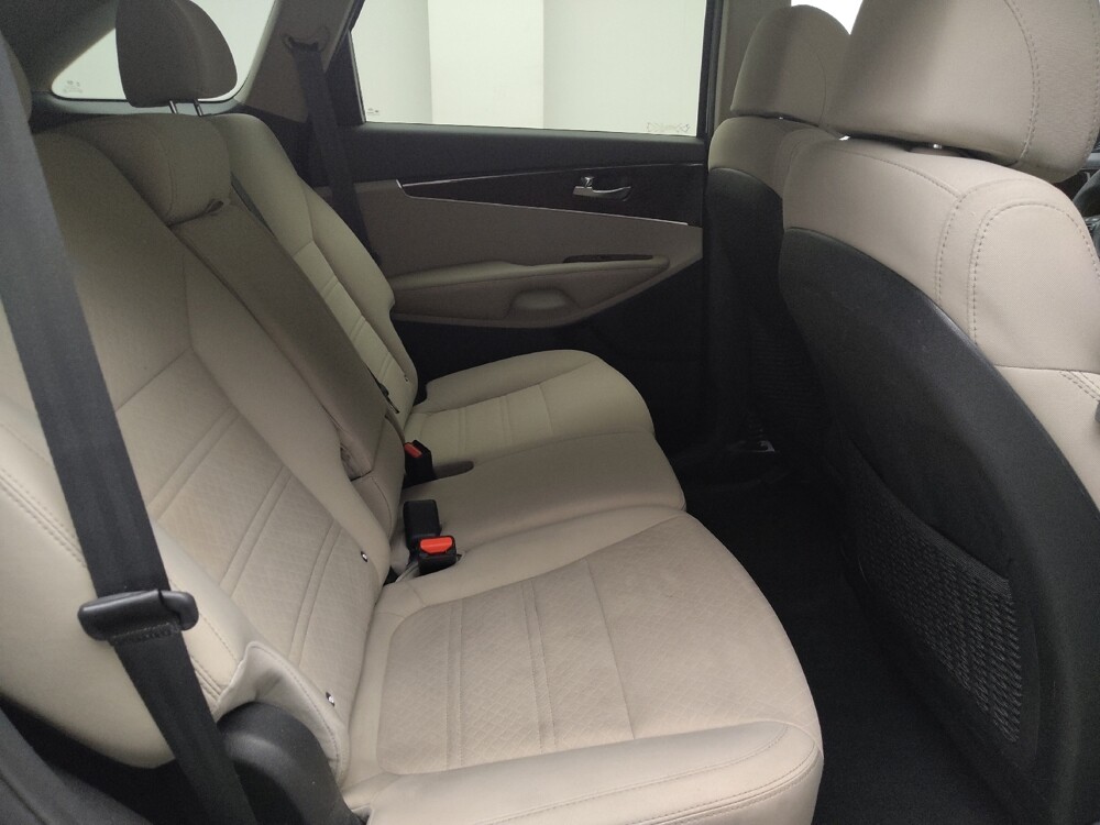 2017 Kia Sorento in Taylor, MI 48180 - 18147858 19