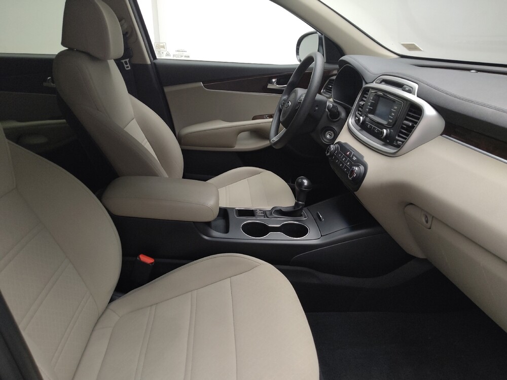 2017 Kia Sorento in Taylor, MI 48180 - 18147858 21