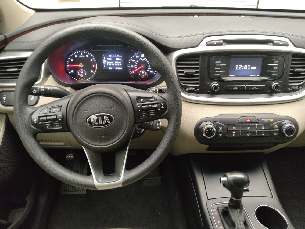 2017 Kia Sorento in Taylor, MI 48180 - 18147858 22