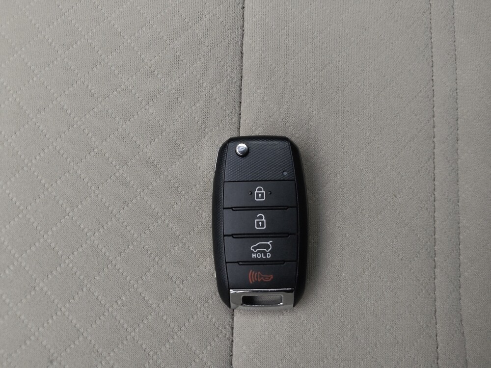 2017 Kia Sorento in Taylor, MI 48180 - 18147858 32
