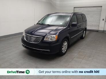 2015 Chrysler Town & Country in Midlothian, IL 60445