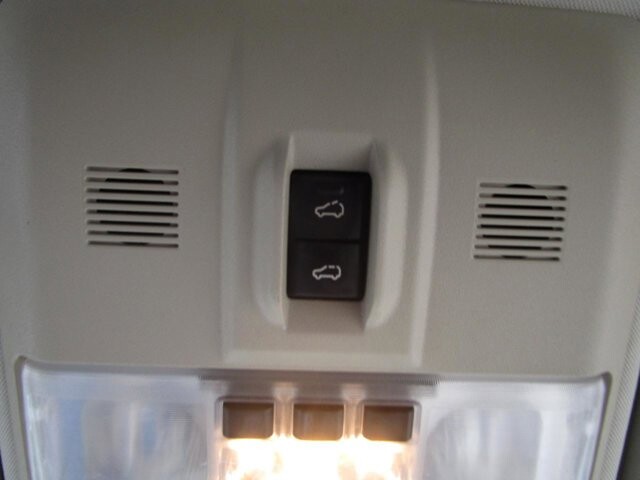 2011 Land Rover LR4 in Tampa, FL 33604-6914 - 1832931 17