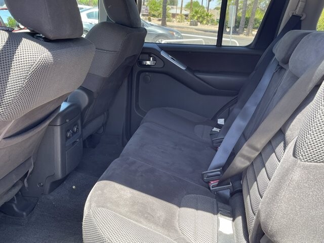 2010 Nissan Pathfinder in Tucson, AZ 85712-4825 - 1836960 6