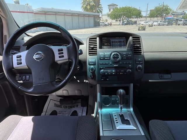 2010 Nissan Pathfinder in Tucson, AZ 85712-4825 - 1836960 5
