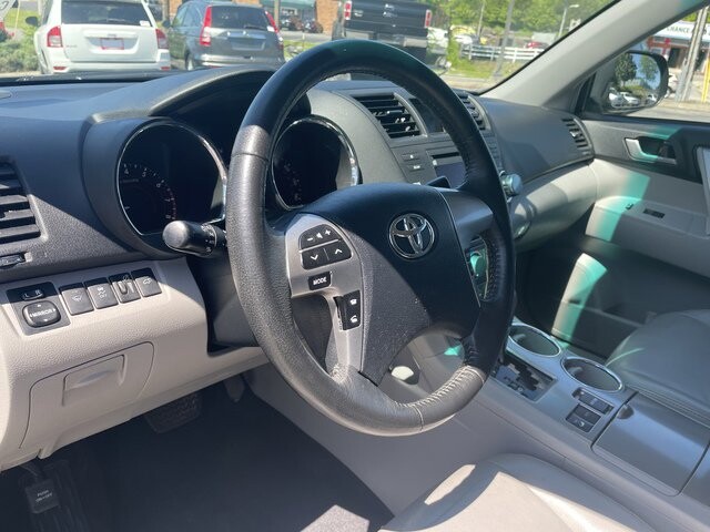 2012 Toyota Highlander in Nashville, TN 37211-5205 - 1847680 24
