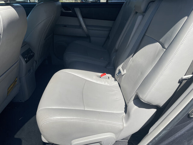 2012 Toyota Highlander in Nashville, TN 37211-5205 - 1847680 28