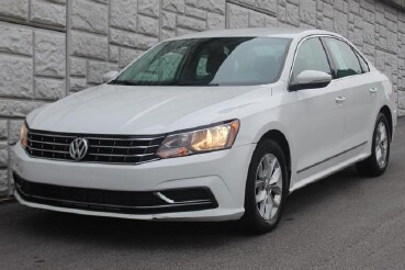 2016 Volkswagen Passat in Decatur, GA 30032