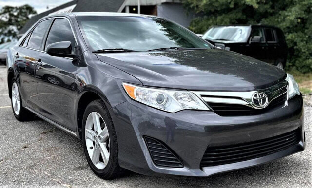 2014 Toyota Camry in Commerce, GA 30529 - 1857487 22