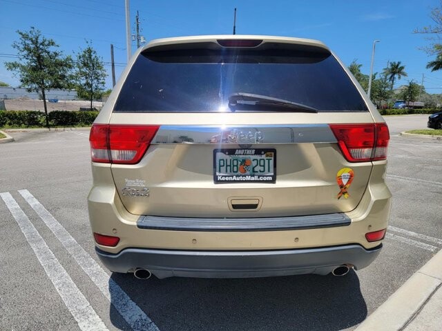 2011 Jeep Grand Cherokee in Pompano Beach, FL 33064 - 1864837 4