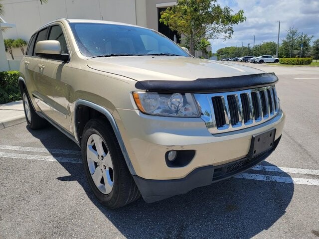 2011 Jeep Grand Cherokee in Pompano Beach, FL 33064 - 1864837 3