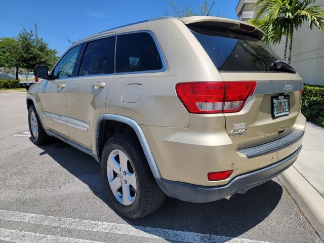 2011 Jeep Grand Cherokee in Pompano Beach, FL 33064 - 1864837 5