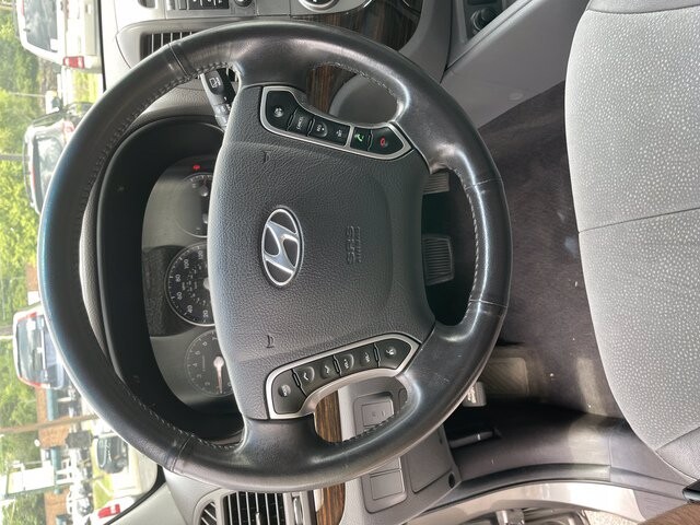 2011 Hyundai Santa Fe in Nashville, TN 37211-5205 - 1868525 23