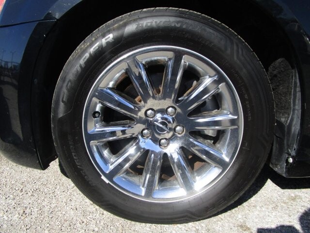 2013 Chrysler 300 in Tampa, FL 33604-6914 - 1875731 21