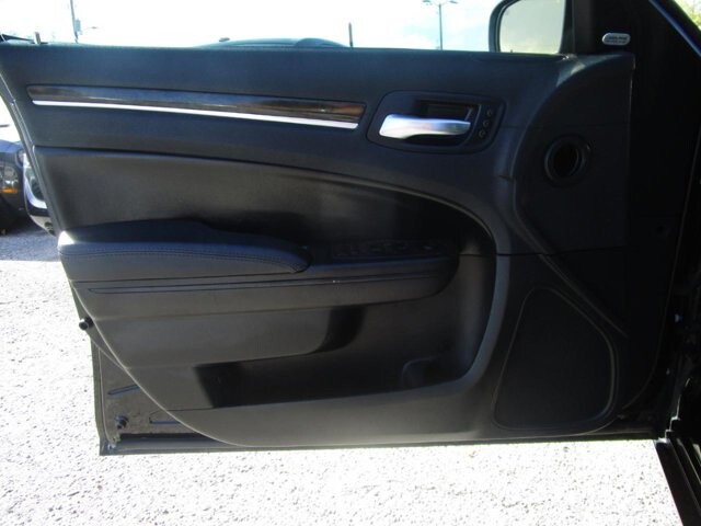 2013 Chrysler 300 in Tampa, FL 33604-6914 - 1875731 18