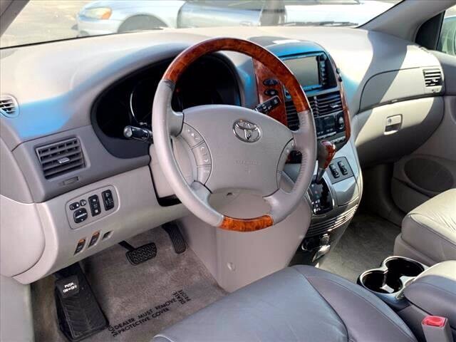 2006 Toyota Sienna in Maitland, FL 32751 - 1882630 7