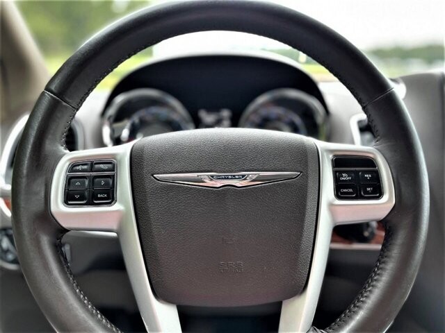 2015 Chrysler Town & Country in Commerce, GA 30529 - 1907796 60