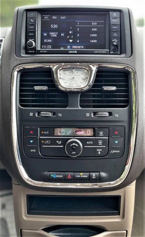 2015 Chrysler Town & Country in Commerce, GA 30529 - 1907796 37