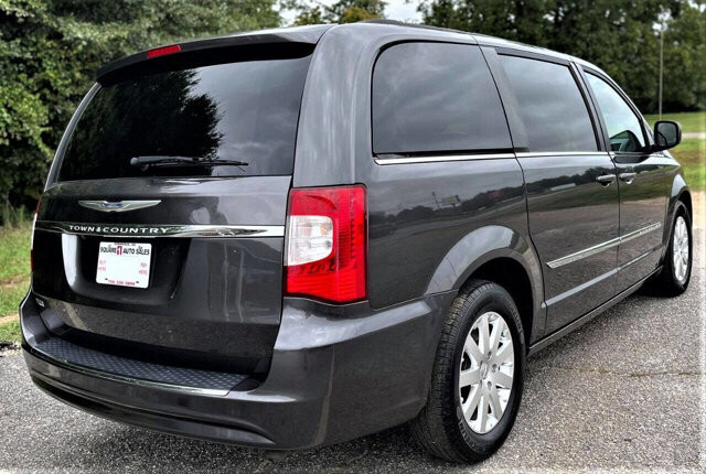 2015 Chrysler Town & Country in Commerce, GA 30529 - 1907796 4