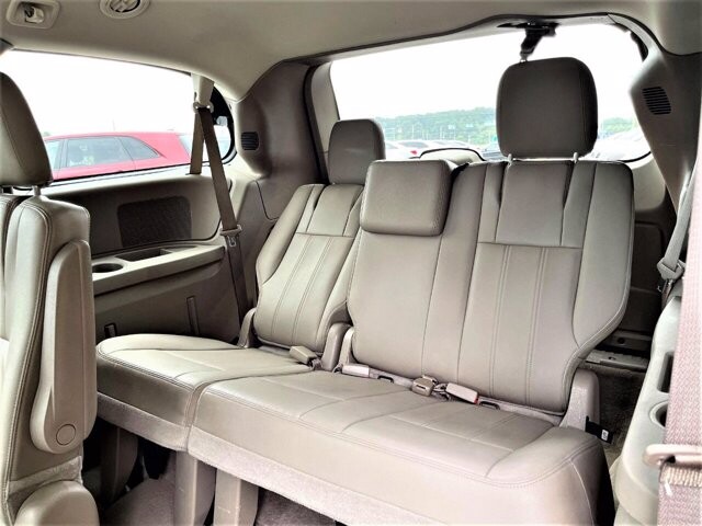 2015 Chrysler Town & Country in Commerce, GA 30529 - 1907796 117